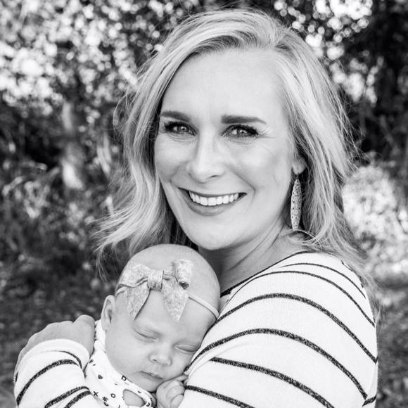 Meet your Posher, Courtney - Picture 1 of 1